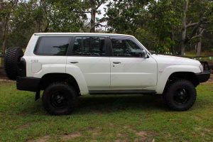Right side view of a white Nissan GU Patrol Wagon fitted with a 3 inch Airbag Man suspension kit